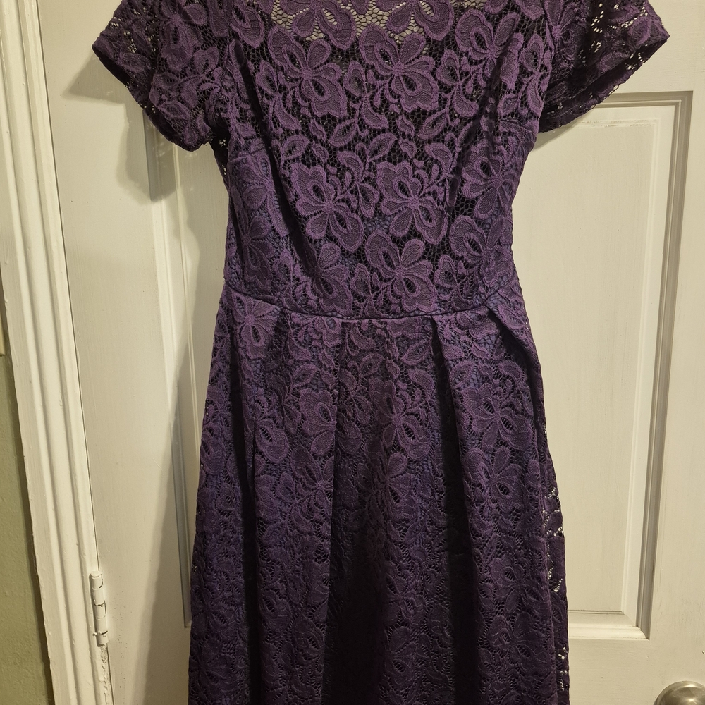 Chic Floral Lace Dress in Deep Purple